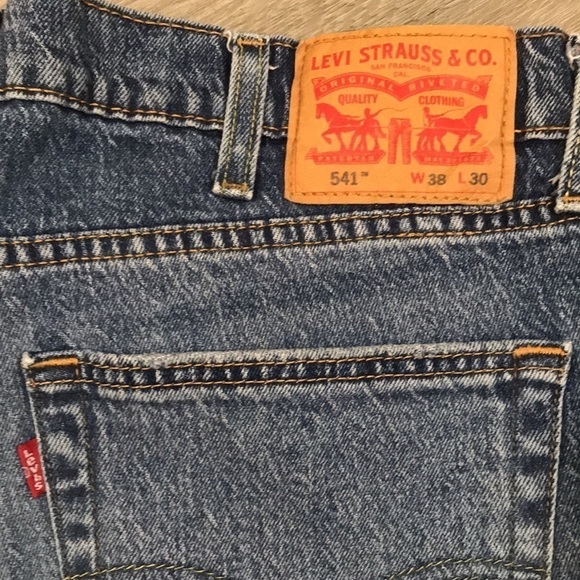 Levi’s 541 Athletic Tapered Leg Medium Wash Busted Knee Jeans size 38x30 - Picture 3 of 11